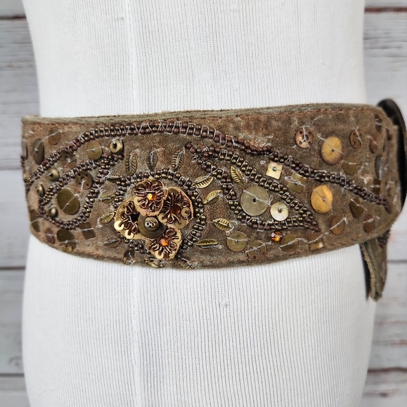 Suede Embellished Belt With Sequins And Beads - Picture 4 of 6